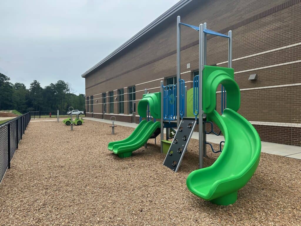 freestanding playground equipment